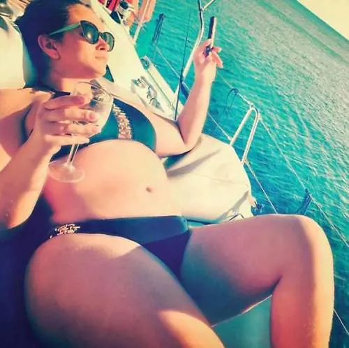 Si innamora della escort e le regala la carta aziendale: scatta la frode
