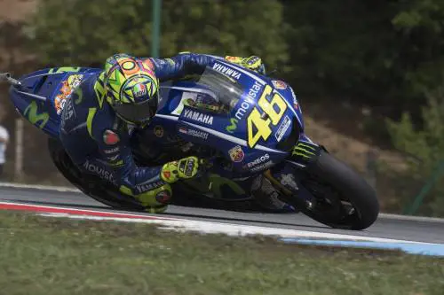 Valentino fa surf tra le Honda. "Loro favoriti, ma vado forte"