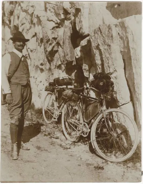 La sfida di polvere dei pionieri in bici