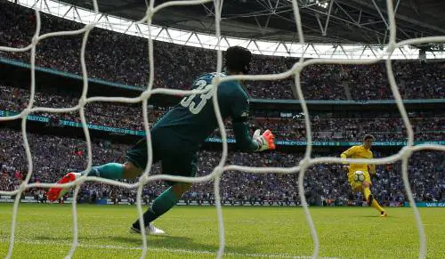 I rigori "tennistici" dividono il calcio