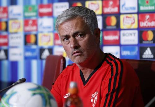 Mourinho, bordata a De Boer: "Peggior allenatore della Premier League"