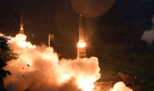 Corea del Nord, manovre navali. La Cina: "Applicheremo le sanzioni"