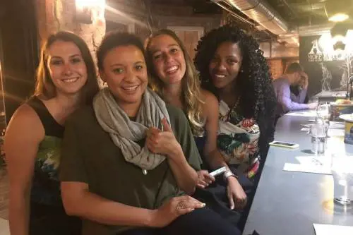 Dà appuntamento a 6 ragazze la stessa sera: conto da capogiro