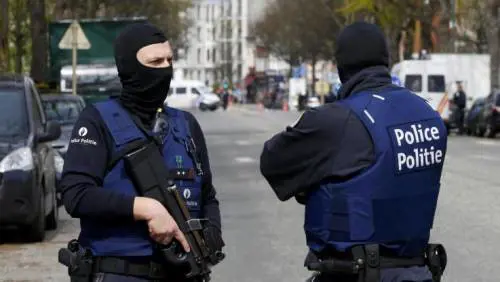 "Ho esplosivo in auto": polizia spara a Molenbeek