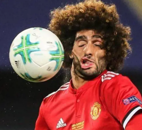 Il web se la ride dopo la pallonata a Fellaini