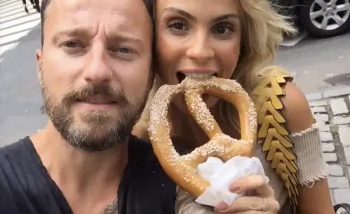 Facchinetti e la moglie rivelano che la lite con la Cremaschi è uno scherzo de Le Iene