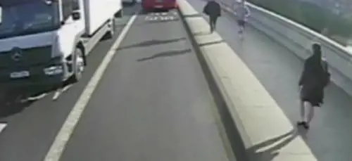 Londra, arrestato il runner che spinse una donna sotto l'autobus
