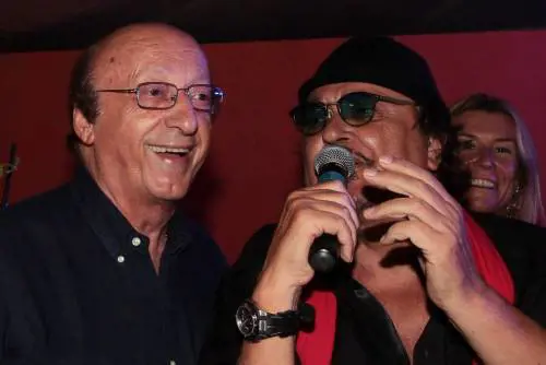 La bella vita di Moggi nei locali di Marina di Pietrasanta