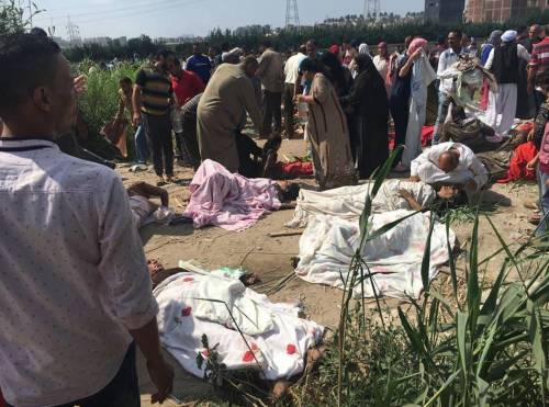 Egitto, collisione tra due treni: almeno 29 morti e 80 feriti