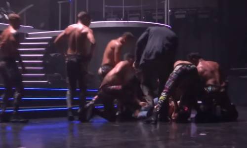 Paura per Britney Spears: uomo irrompe sul palco a Las Vegas