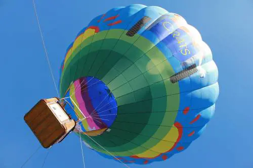 Padova, proposta di matrimonio in mongolfiera: atterraggio d'emergenza