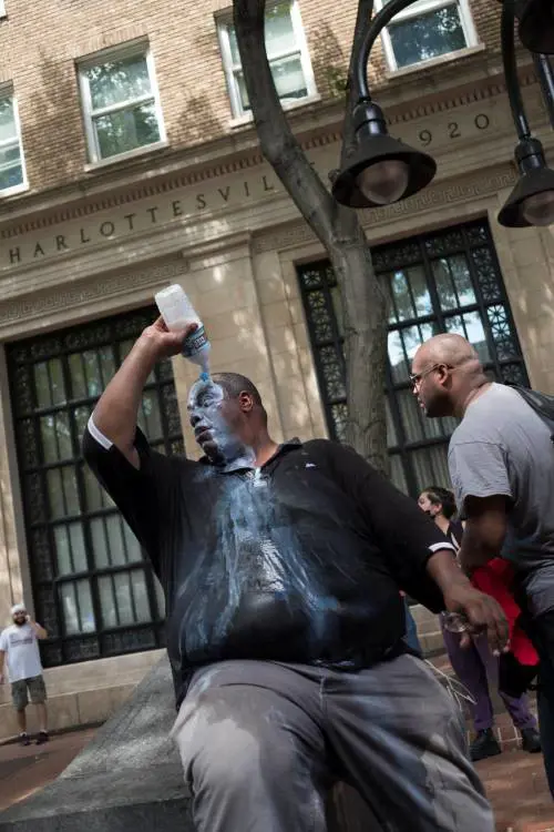 Charlottesville, auto contro i manifestanti anti razzisti