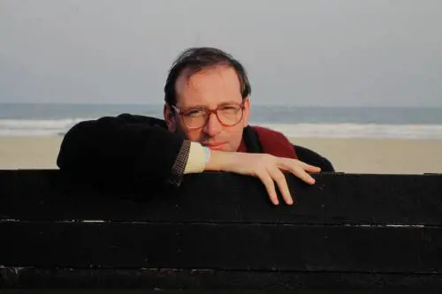 Altra spiaggia altro mare. Il mito balneare della Rimini di Tondelli