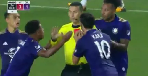 Kakà "accarezza" un avversario e viene espulso: ma era uno scherzo