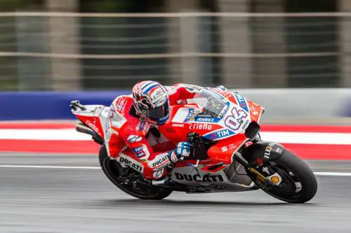 Dovizioso va oltre Valentino Doma Marquez e pure la Rossa