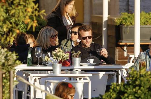 Emmanuel Macron sceglie la Francia all’Italia: annullate le vacanze in Salento