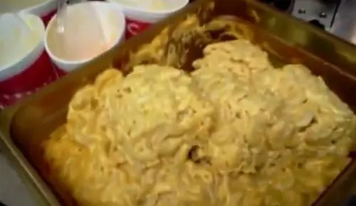 "Con questo video vi faccio vedere cosa mangiate nei fast food"