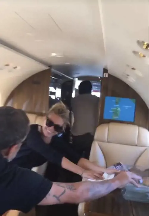 Vieri e la Caracciolo volano in Sardegna per il loro ferragosto d'amore