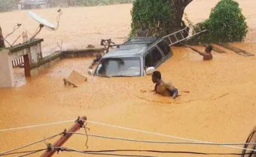 Freetown in ginocchio: 200 morti per una frana