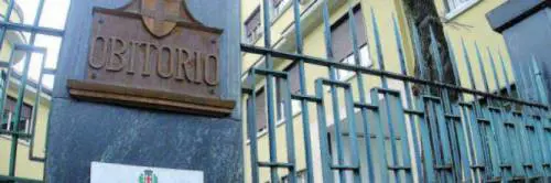 A Trani l'obitorio chiuso e la rabbia dei parenti dei defunti