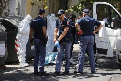 Uccisa dal fratello e poi fatta a pezzi I resti ritrovati in due cassonetti "Non mi dava soldi"