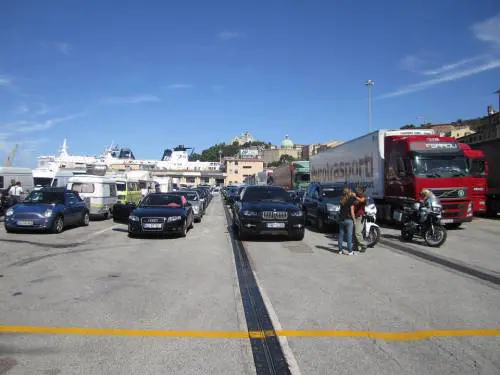 Ancona, papà nasconde la figlia di 6 anni in valigia per portarla in crociera