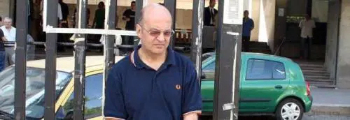 Don Luigi Larizza, il prete di Taranto che difende gli italiani: "Ma non sono razzista"