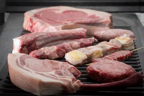 B(r)aciami ancora... Carne o pesce basta che sia grigliata: il ritorno di fiamma che scalda l'estate