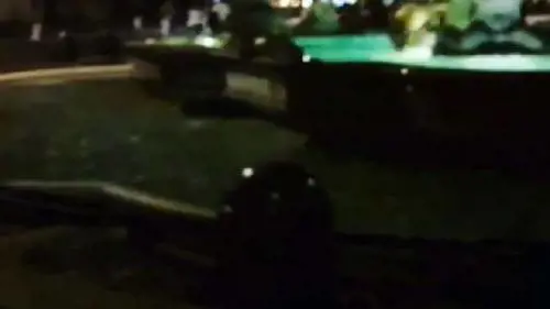 Scempio a Roma: la fontana di piazza Navona come piscina