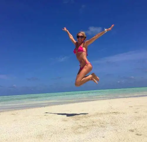 Federica Panicucci sexy alle Maldive