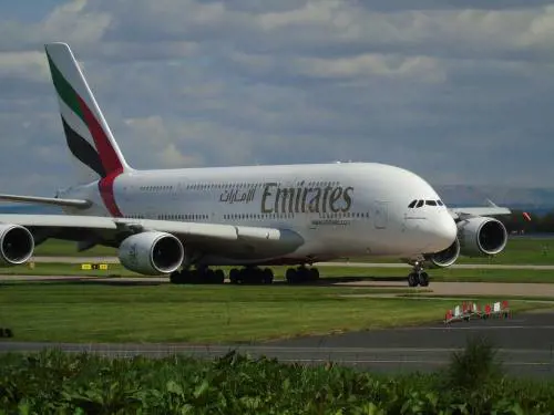 Dubai, ha il ciclo mestruale: 24enne cacciata dall'aereo