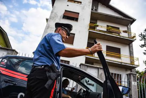 Ris a casa della vedova uccisa: l'assassino ha le ore contate