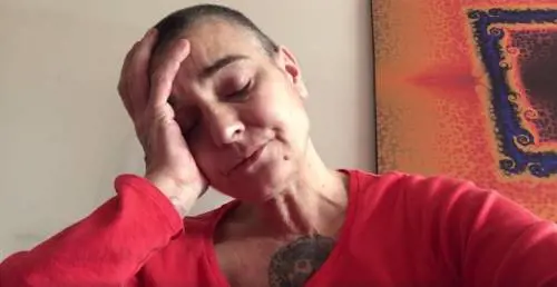 Sinead O’Connor: “Russell Brand fai sesso con me”