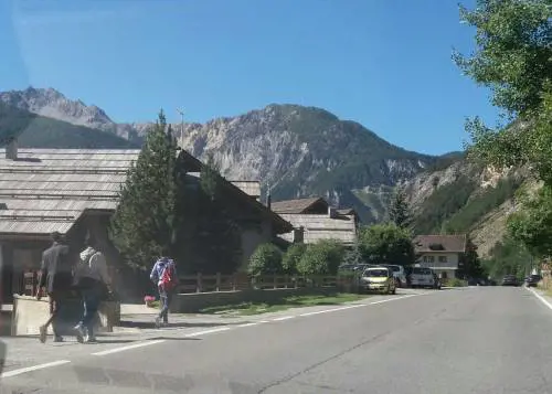 Bardonecchia, ira dei campeggiatori "migranti entrano nel villaggio"
