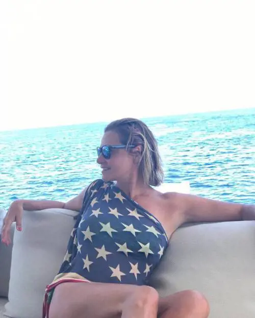 Simona Ventura, vacanze esplosive
