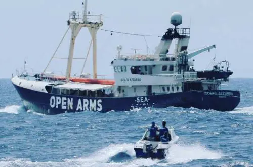 C Star e Libia cacciano la Ong: "Non dovete tornare mai più"