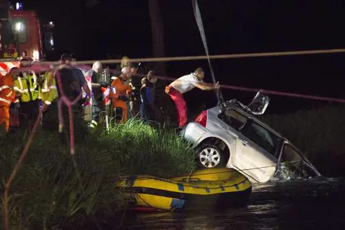 Auto nel canale, trovato il piccolo Alex Distrutta l'intera famiglia di ecuadoriani