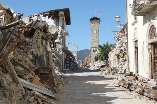 Franceschini ci ripensa: "Mostra gratis per i terremotati"