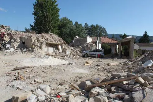 Amatrice, 365 giorni dopo il sisma tra macerie e rinascita