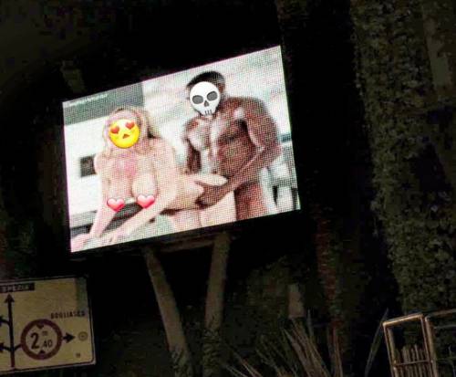 Immagini porno su display città di Bogliasco, è caccia all'hacker