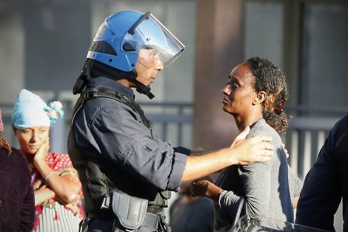 Canterini: "Il poliziotto della carezza? Era con me alla scuola Diaz"