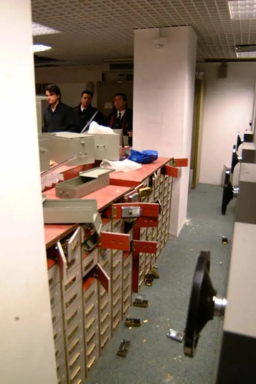 La rapina perfetta esiste: la banda del buco batte i pm