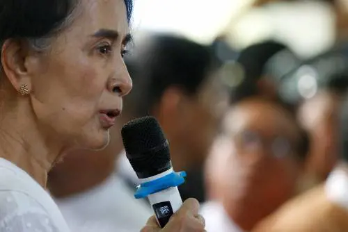L'esercito del Myanmar tira con l'artiglieria sui civili musulmani