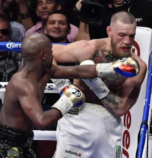 Mayweather timbra il 50-0 contro McGregor