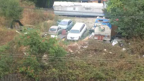 Milano, trovata limousine dentro un campo rom