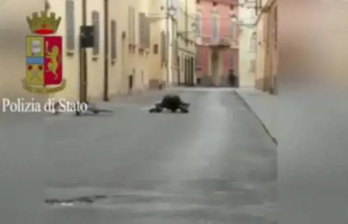 Prega Allah e insulta la polizia: era stato espulso quattro volte