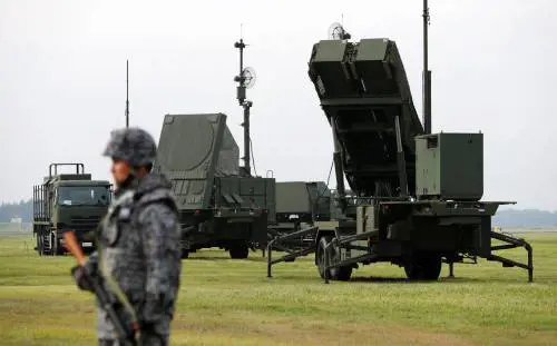 Esercitazione soldati JSDF nella base aerea americana a Fussa