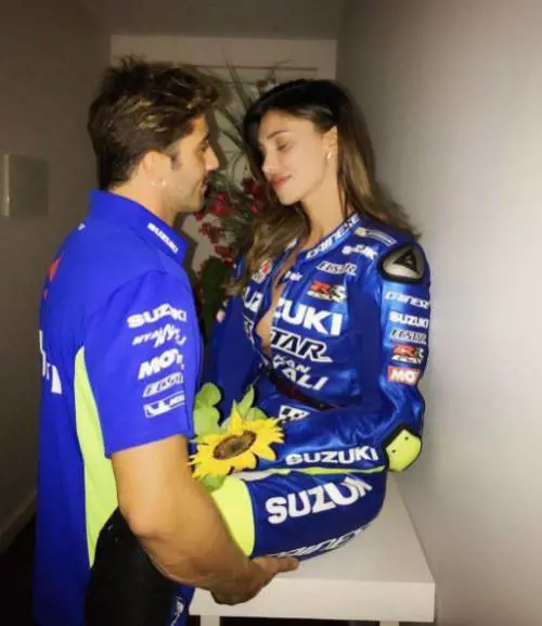 Bufera su Belen Rodriguez: "Iannone cade dalla moto per colpa tua"