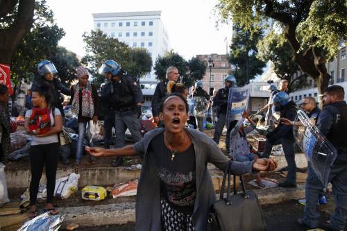 Roma, parla l'eritreo accoltellato: "Non ho tirato sassi ai bambini"