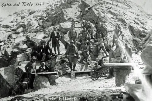 Quell'incredibile strada tra i monti creata dagli Alpini sulle orme dei walser